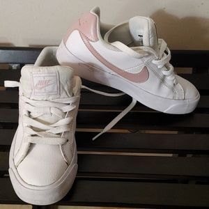 Woman's Nike shoes